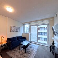 Building Photo - 1009 Harwood St