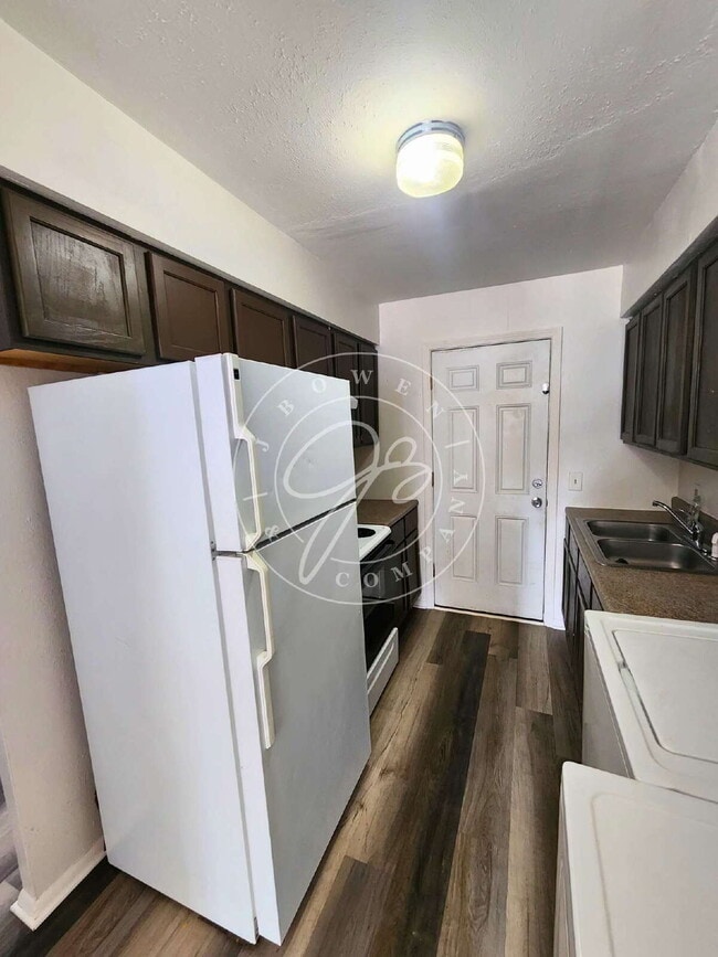 Foto del edificio - Already passed Section 8 Inspection! Spacious 2 bed 1 bath- 2 story home