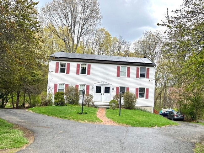 Building Photo - 17 Crestwood Dr