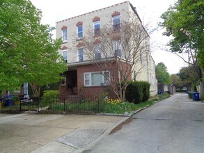 Building Photo - 713 W 33rd St