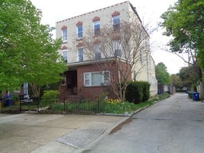 Building Photo - 713 W 33rd St