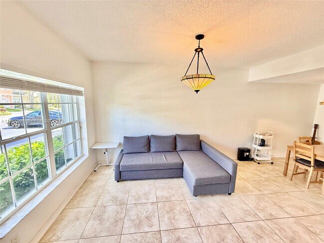 Foto del edificio - 70 Whitehead Cir