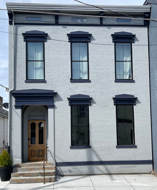 Photo - 906 Saratoga St Apartments