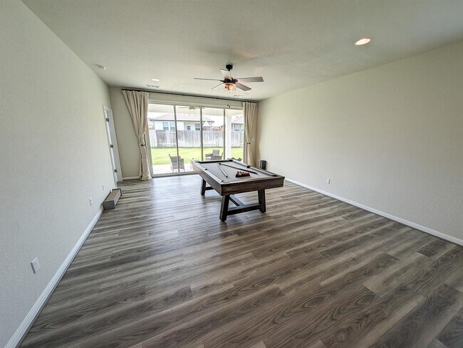 Foto del edificio - 410 Watercourse Wy
