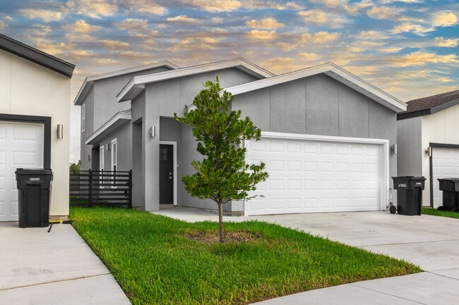 Building Photo - 2604 Kerria Ave