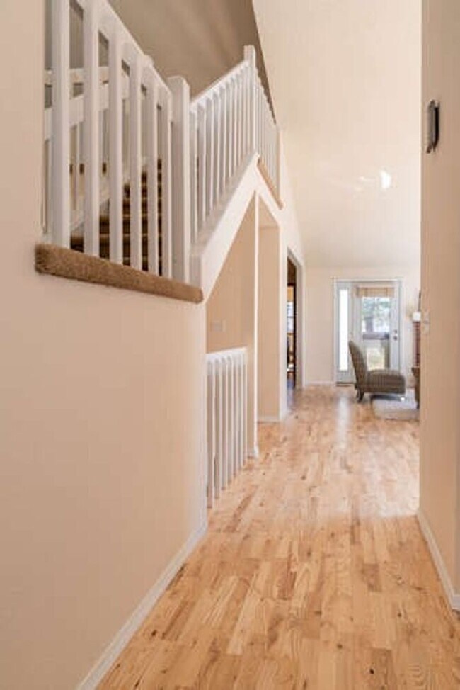 Building Photo - Online for roommate application ONLY