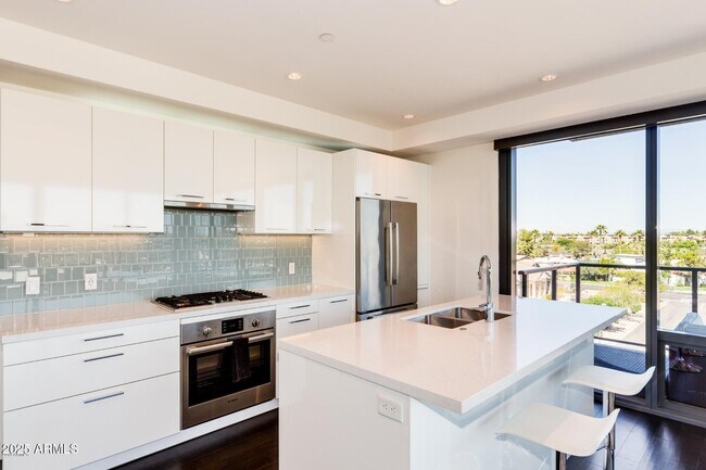 Foto del edificio - 4422 N 75th St