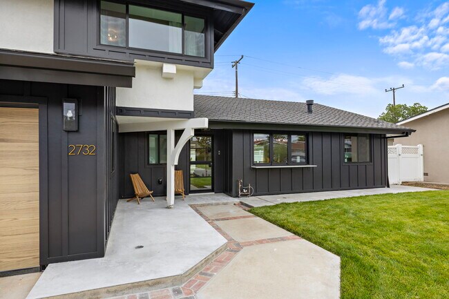 Building Photo - 2732 Lorenzo Ave
