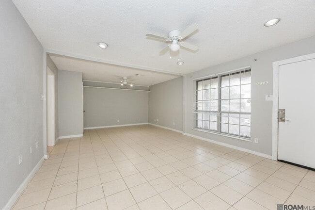 Building Photo - 7224 Meadow Park Ave