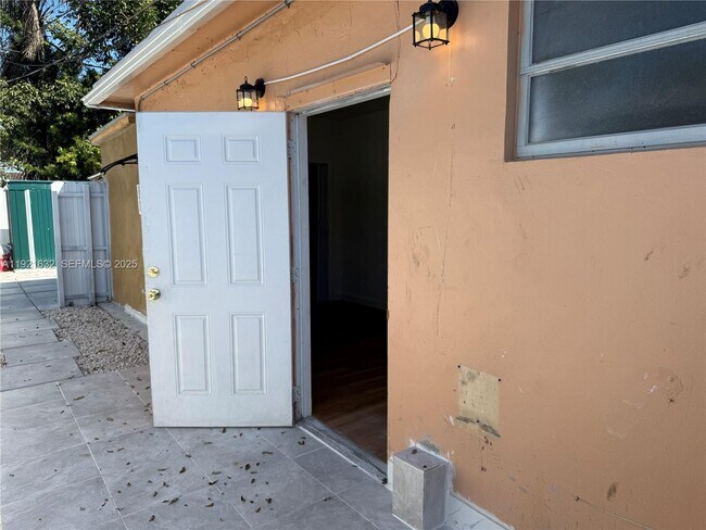 Foto del edificio - 6301 Moseley St