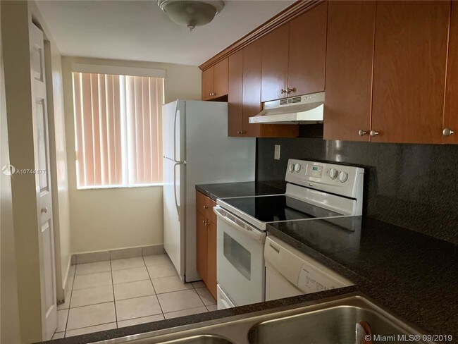 Foto del edificio - 9911 W Okeechobee Rd