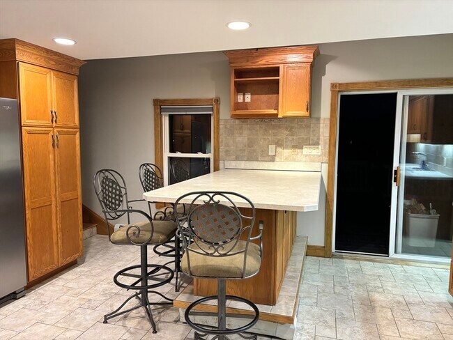 Building Photo - 903 Prospect St