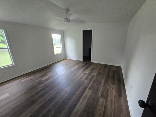 Foto del edificio - 170 Lee Rd 211