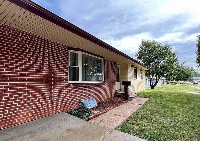 Building Photo - 2509 Washington St