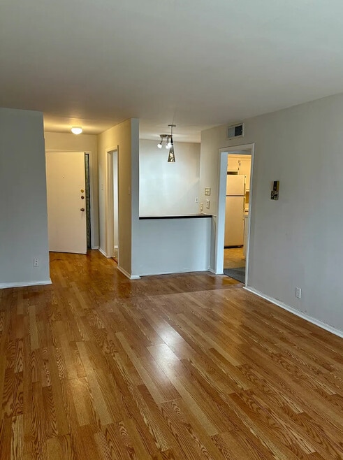 Building Photo - Hilton Arms