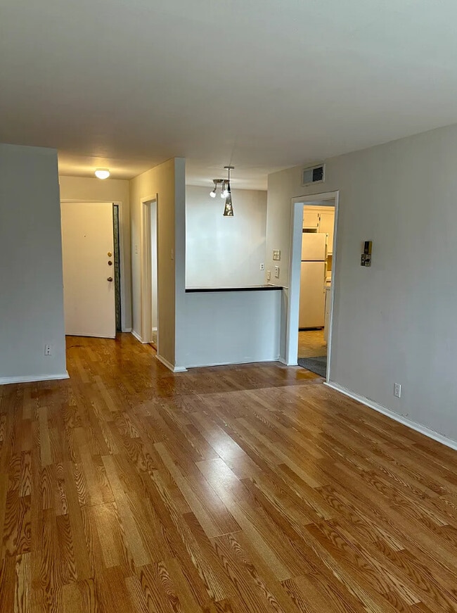 Building Photo - Hilton Arms