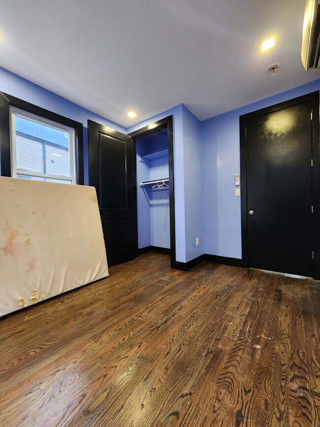 Unit 2 - 77 Vroom St