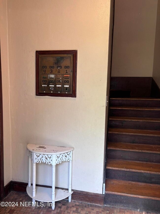 Building Photo - 1232 Ingleside Ave