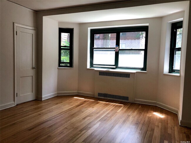 Building Photo - 78-10 34th Ave