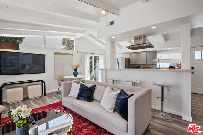 Foto del edificio - 6440 Rhea Ave