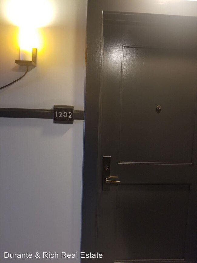 Foto del edificio - 1 br, 1 bath House - 460 S Spring Street #...