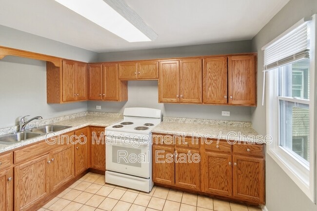Building Photo - 621 Oneida St