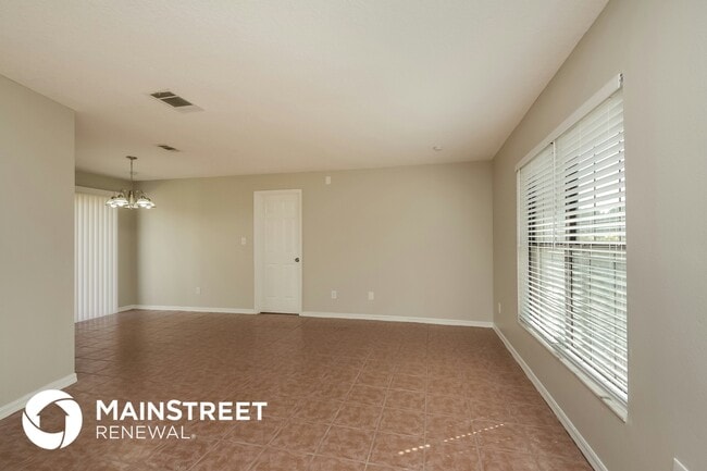 Building Photo - 313 Silk Oak Dr