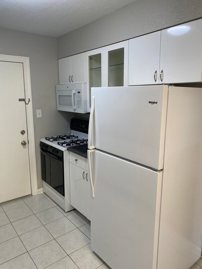 Kitchen - 7335 W 157th St