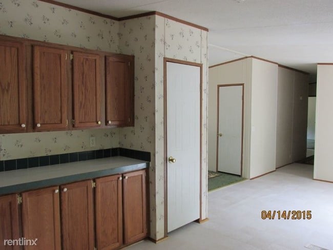 Building Photo - 208 Little Boney Rd