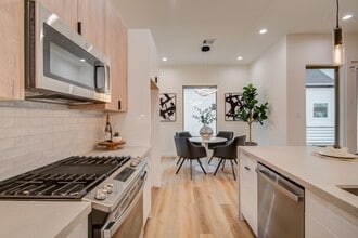 Building Photo - 6742 Peerless St