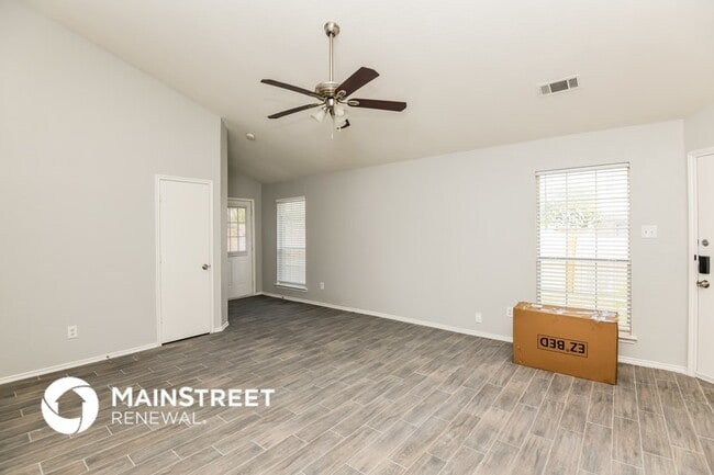 Building Photo - 1104 Maplewood Ln