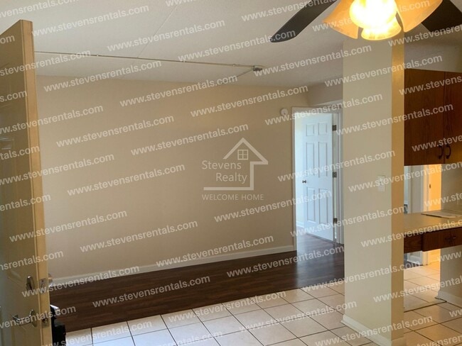 Building Photo - 915 S Seminole Dr