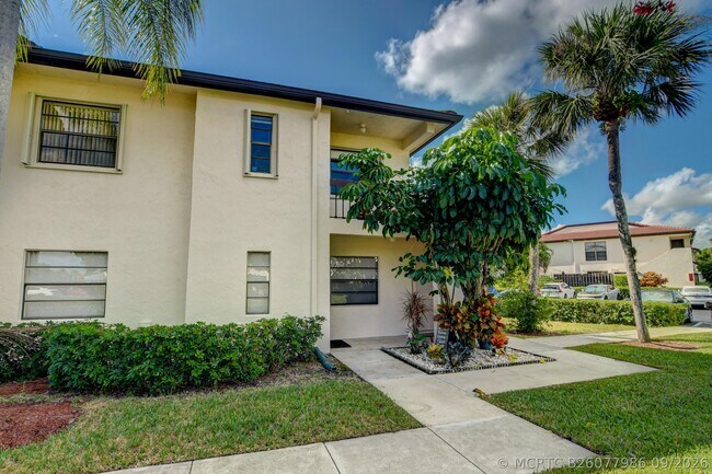 Building Photo - 7911 Eastlake Dr
