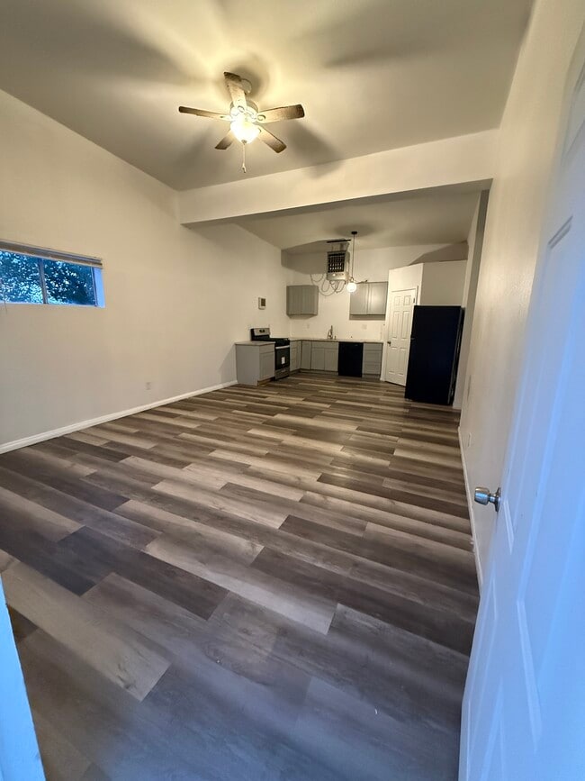 Building Photo - 2403 Maclovia Ln