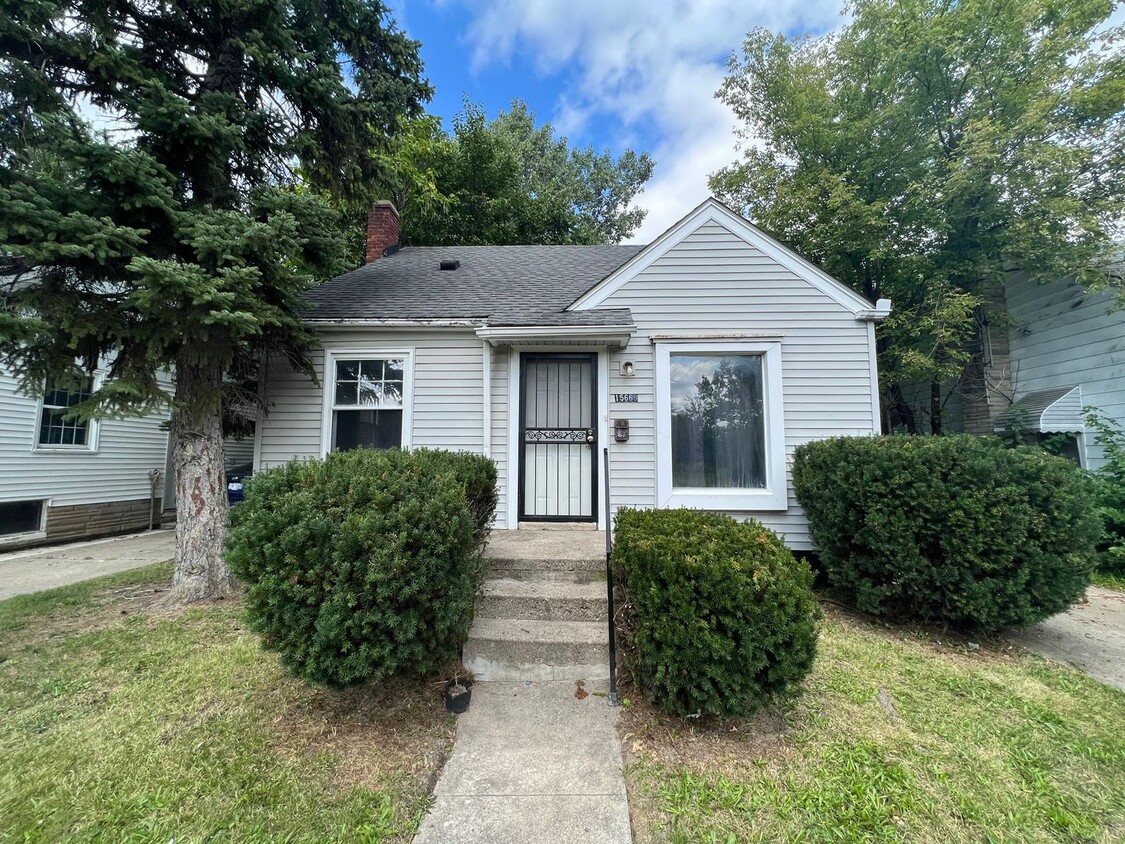 Primary Photo - Beautiful 3 bed 1 bath bungalow on the eas...