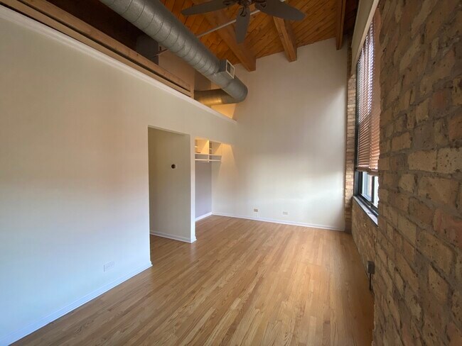 Building Photo - 1872 N Clybourn Ave