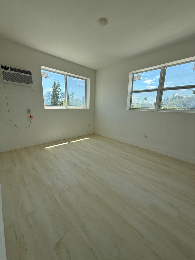 Foto del edificio - 869 SW 2nd St