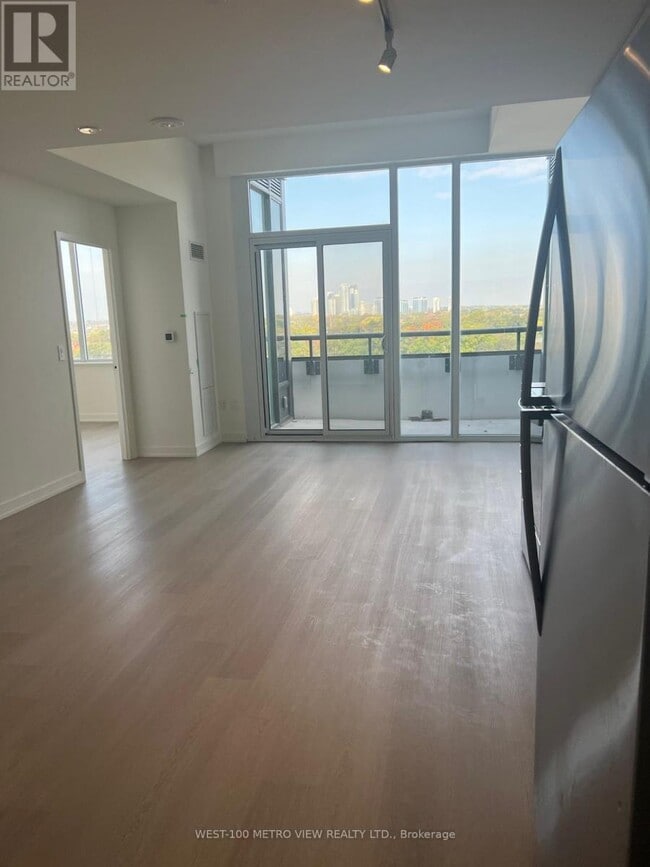 Building Photo - 859 The Queensway