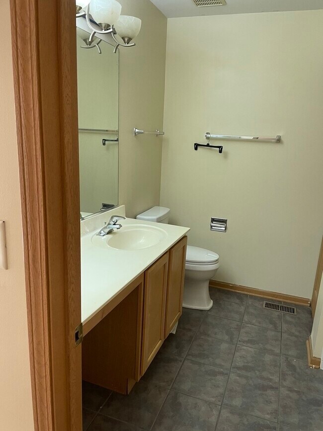 Building Photo - 955 Genesee Dr