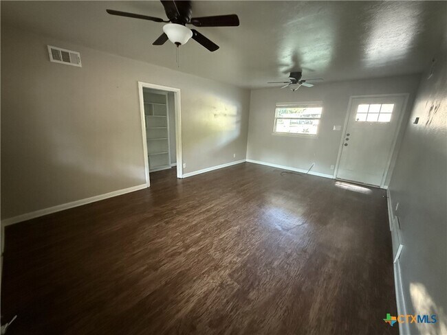 Foto del edificio - 1400 N East St