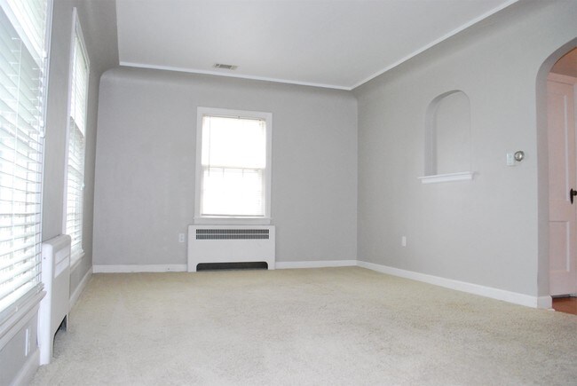 Building Photo - 516 Dunreath Dr NE