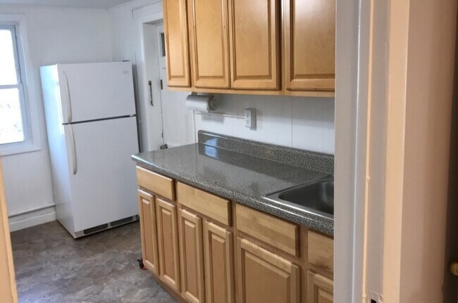 Building Photo - 14 Montgomery St