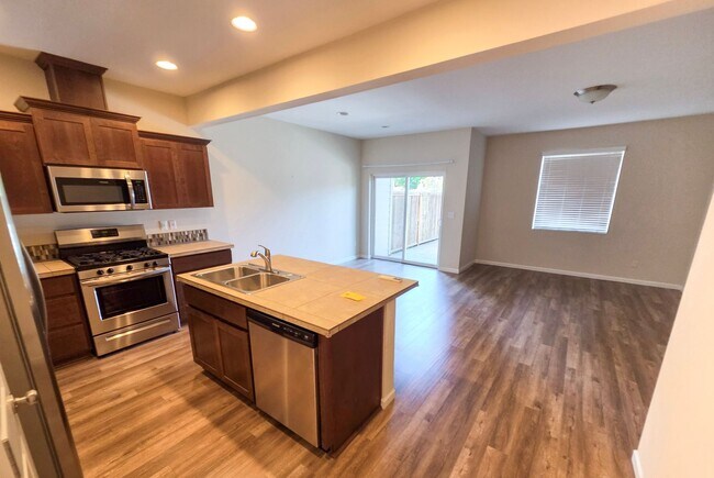 Foto del edificio - 5725 Karen Lynn Loop S
