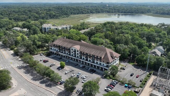  - Oaks Glen Lake Apartments