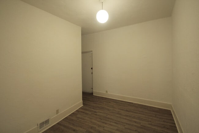 Building Photo - 419 Peebles St