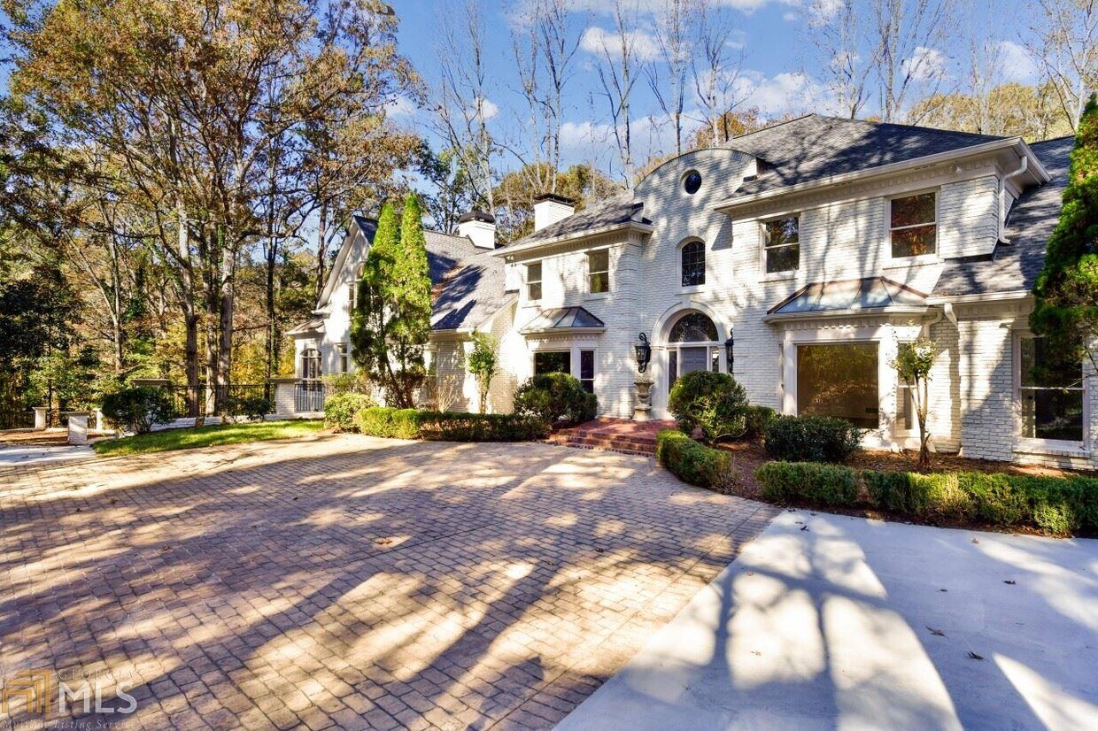 Foto principal - 2580 W Wesley Rd NW