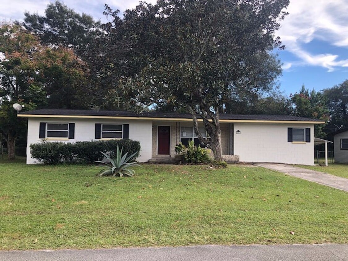 Primary Photo - 4 Bed 1 Bath Home | Pet Friendly | Washer ...