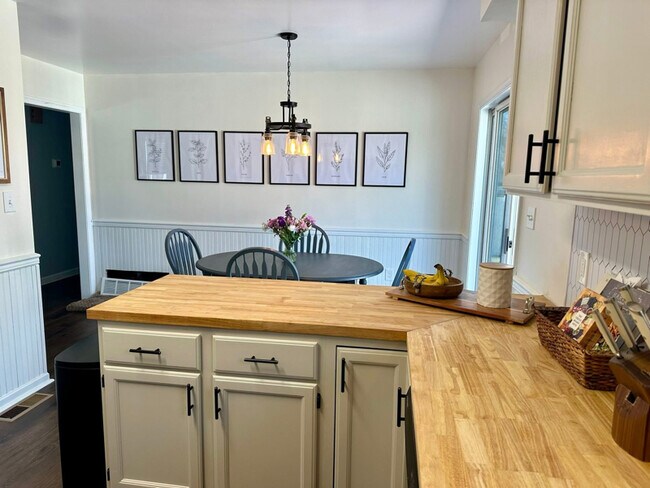 Building Photo - 12511 Salisbury Rd