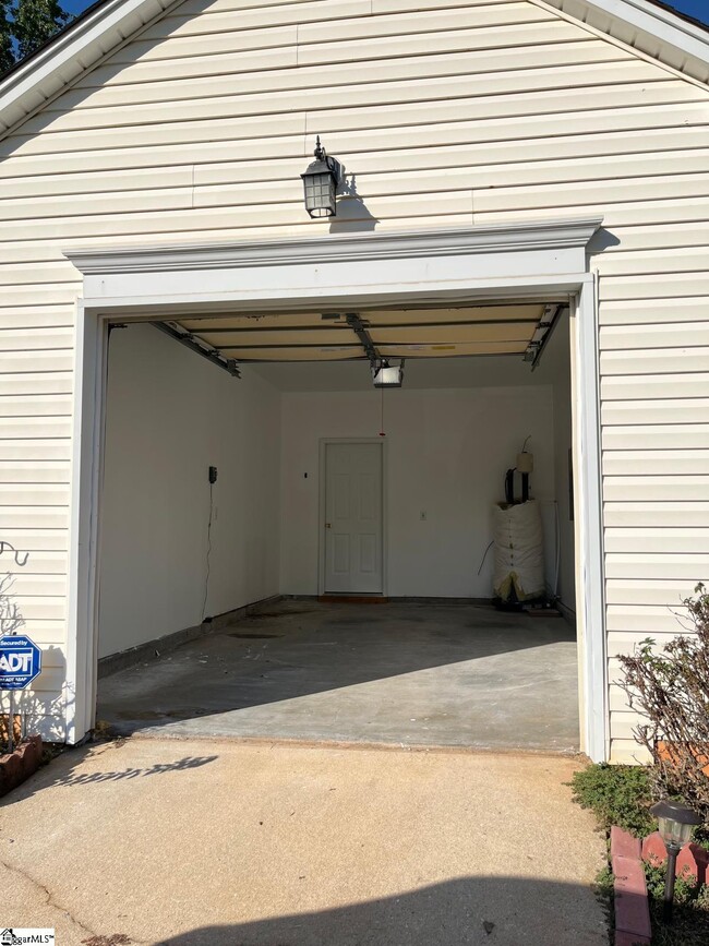 Building Photo - 16 Chablis Ct