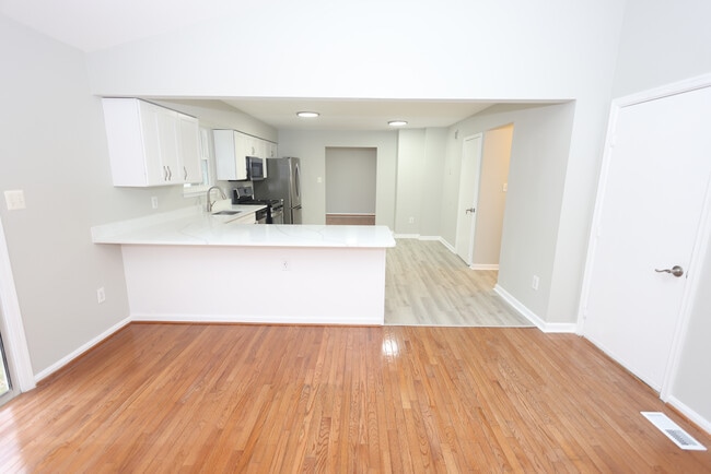 Building Photo - 6113 Peggyanne Ct